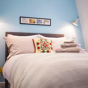 Luxury Bed Just Off The Canal , London United Kingdom
